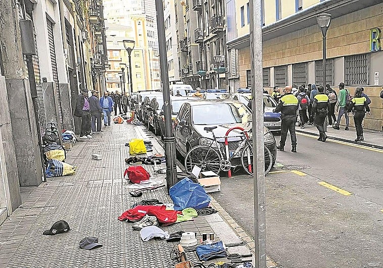 Seis detenidos y 22 identificados en otra redada contra el mercadillo de Cortes