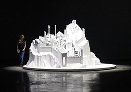 La instalación de Leckey en la sala In situ.