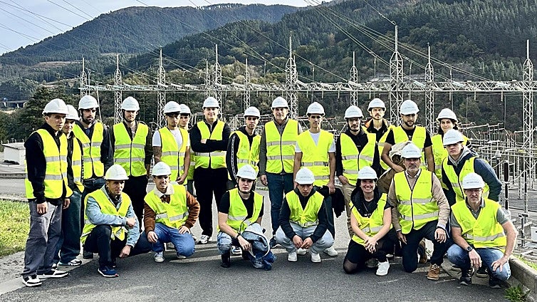 Visita del Centro Formativo Otxarkoaga a la subestación de Güeñes.