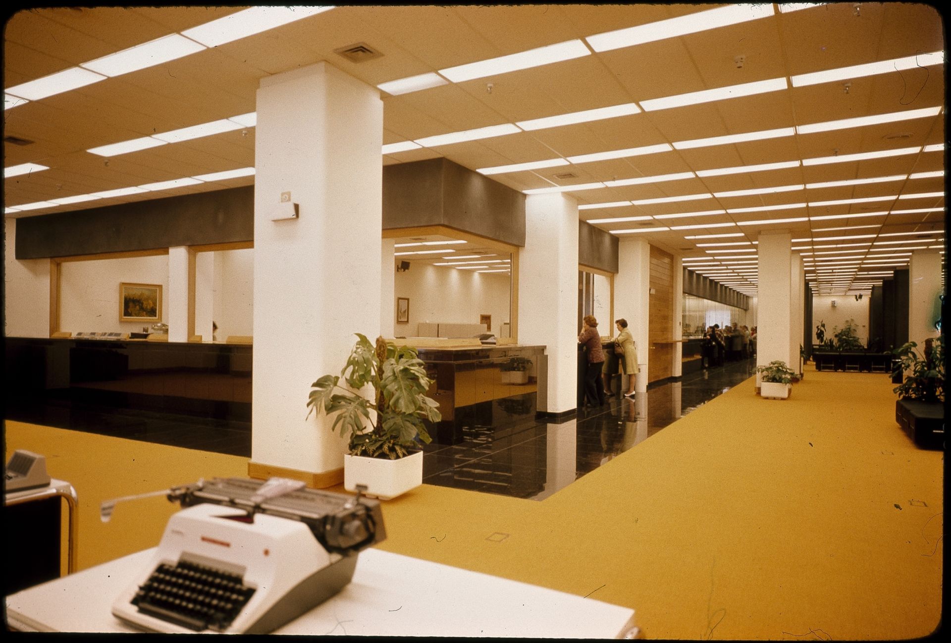 Vista parcial de las oficinas centrales de la sede central de la entidad de ahorro.