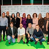 Enrique Bárez, José Guinea, Laura Tomás, Arantza Tomás y María Hidalgo, de OSI Araba, posaron con compañeros y compañeras de la organización sanitaria.