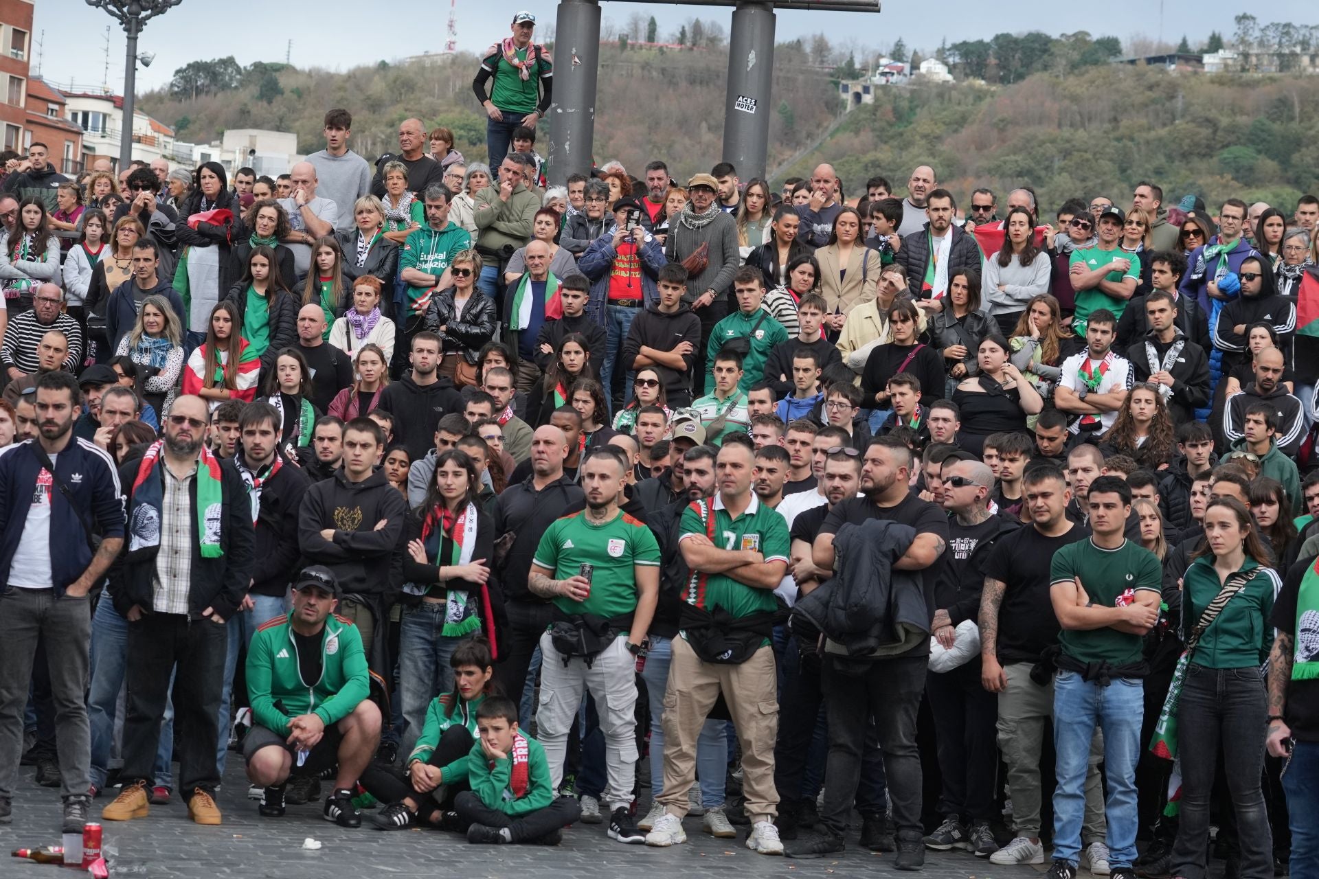 Las mejores imágenes de la fiesta por Palestina en Bilbao previas a los incidentes