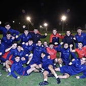 La plantilla del Aurrera, antes de un entrenamiento de esta semana.