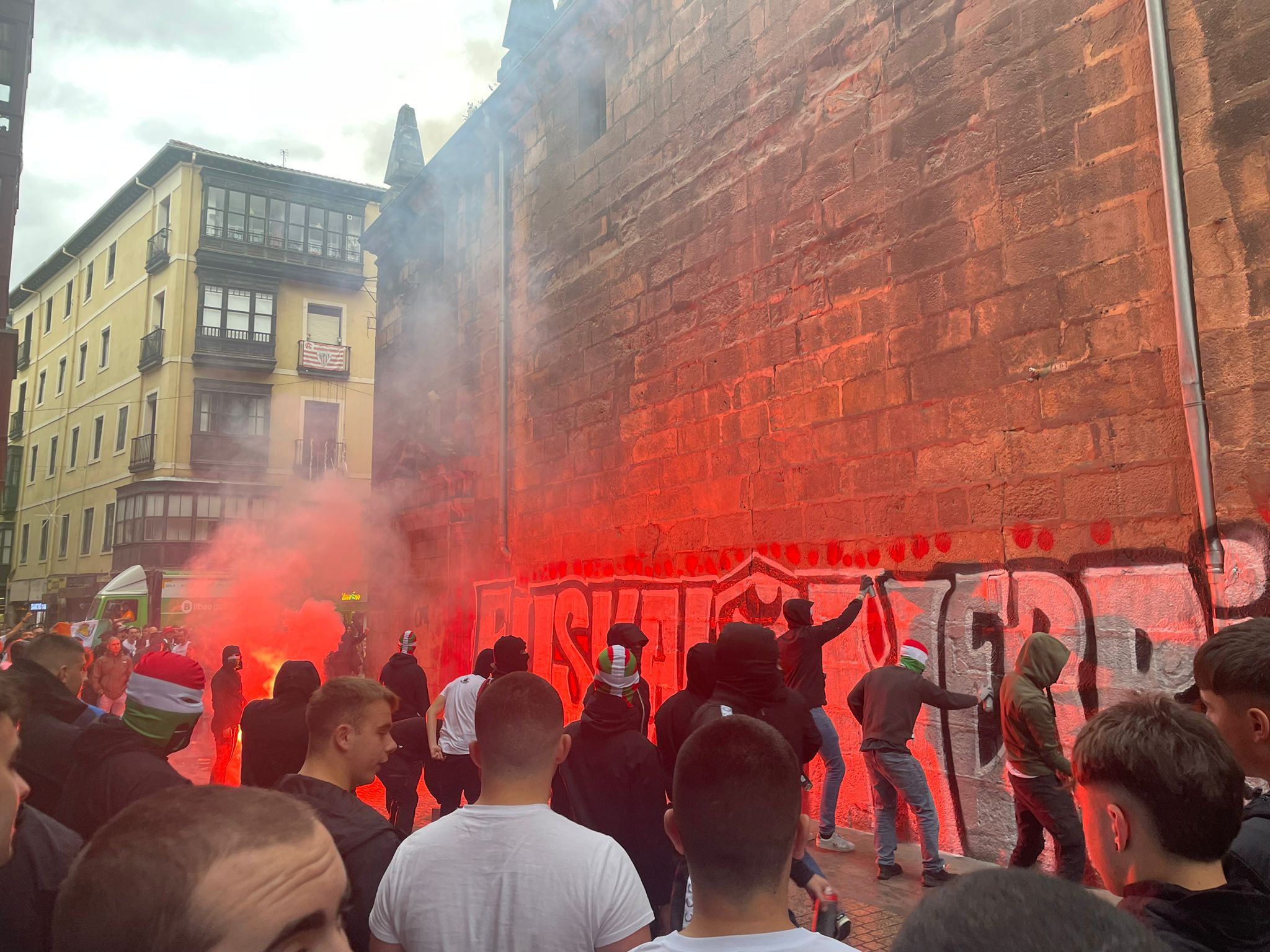 Las mejores imágenes de la fiesta por Palestina en Bilbao previas a los incidentes