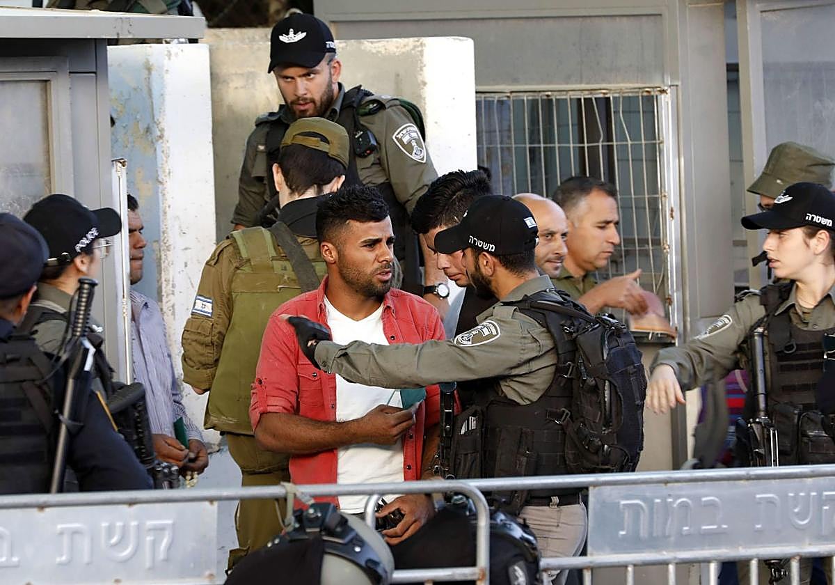 Zisjordaniako kolonia juduak babesteko Israelek errepide bereziak, kontrolgune gehiago eta presentzia militar handiagoa ezartzen du.