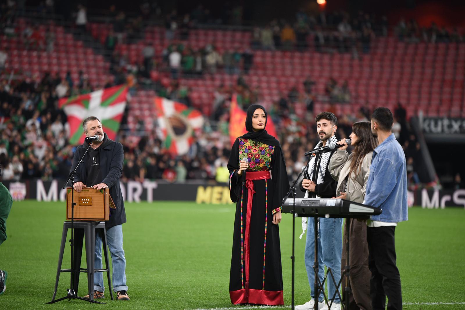 Las bonitas imágenes que nos deja el Euskadi-Palestina en San Mamés
