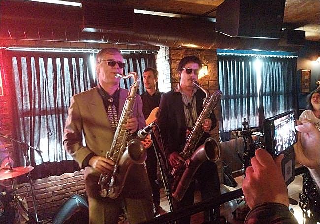 El tenor y el barítono en la segunda, 'Walk Ginny walk'