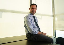 Torres posa antes de atender la entrevista en unas oficinas del Gobierno vasco en Bilbao.