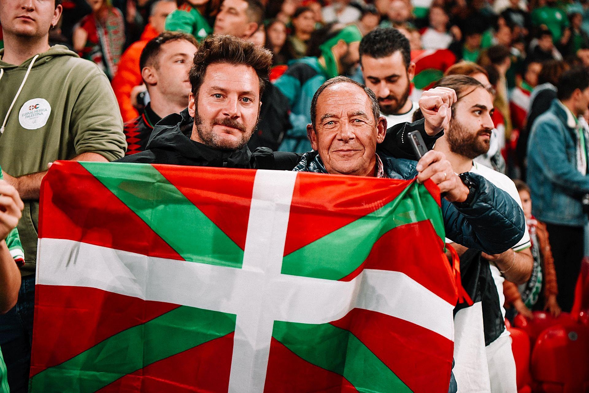 Las bonitas imágenes que nos deja el Euskadi-Palestina en San Mamés