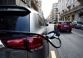 Estación de recarga eléctrica en el centro de Bilbao.