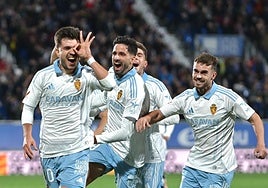 Martín celebra su gol al Huesca.
