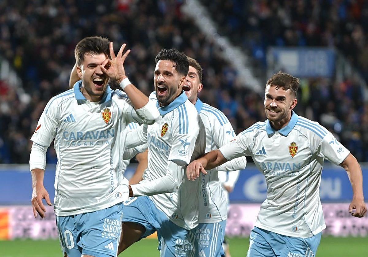 Martín celebra su gol al Huesca.