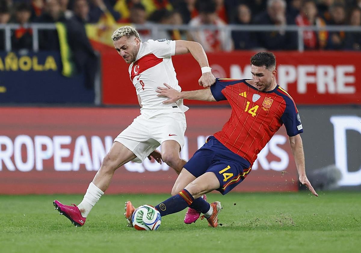 Laporte se anticipa en el corte a un inspirado Yilmaz.