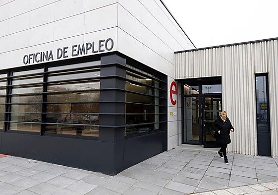 La oficina acabó octubre con 1.698 inscritos en busca de empleo.
