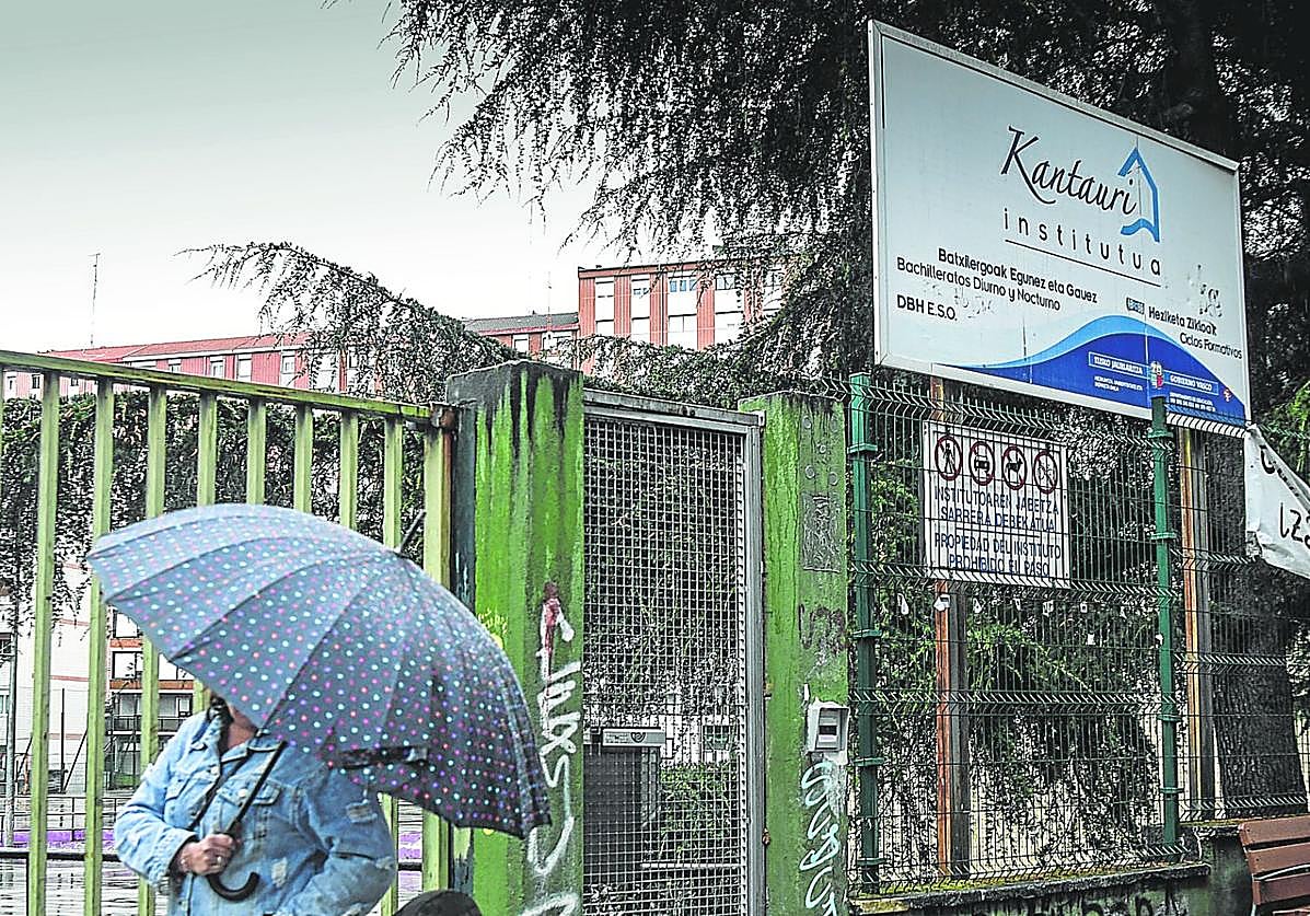 La dirección del instituto Kantauri de Santurtzi ha informado a las familias de que han sucedido «problemas muy graves» relacionados con los teléfonos móviles.