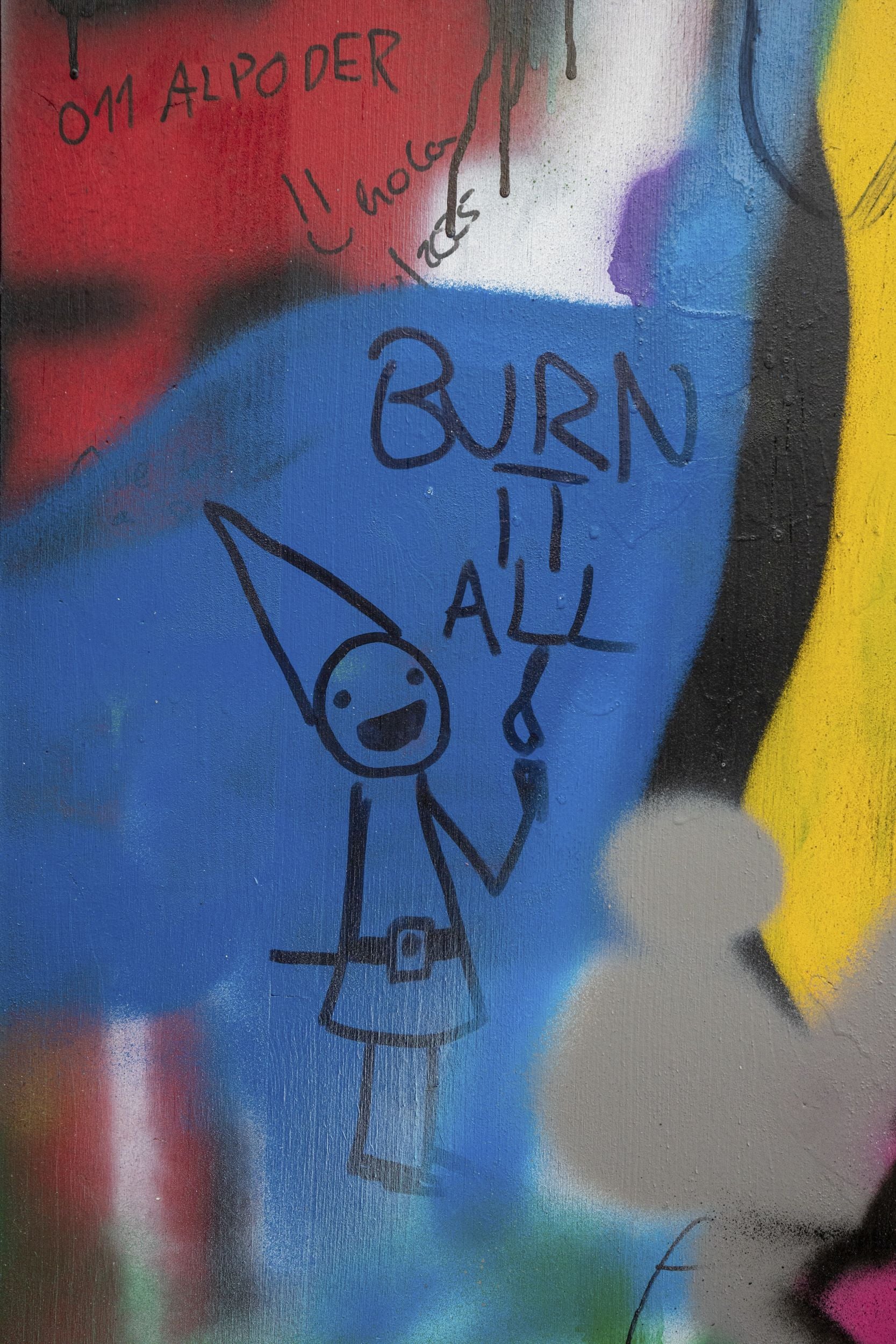 Estos son los grafitis del muro rojo de Vitoria