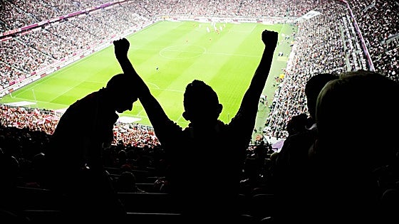 Multan con 600 euros a diez hinchas que superaron la tasa de alcohol 0,0% en la grada en un partido del Eibar