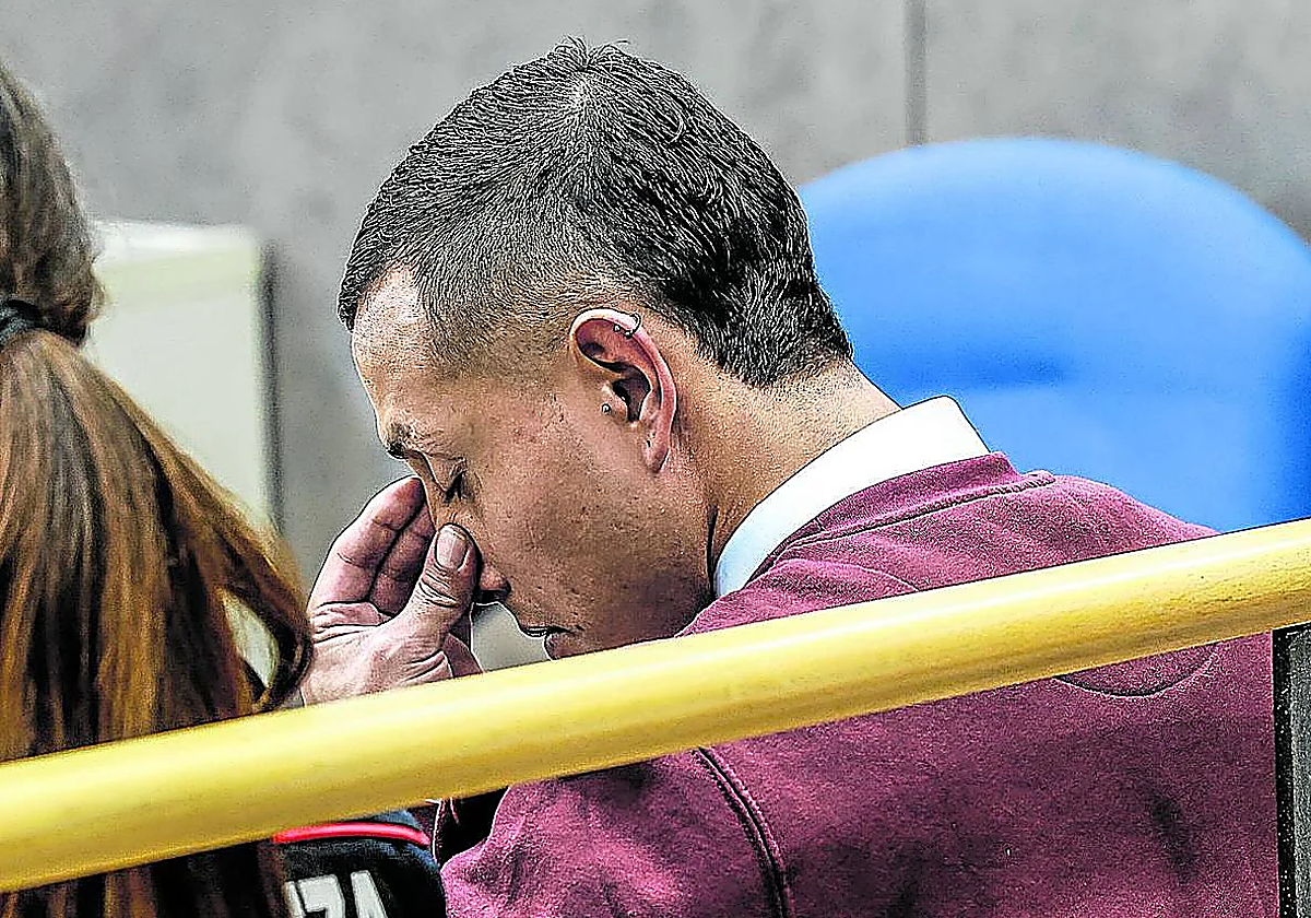 El acusado. Nelson David Moreno Bolaños, en el banquillo durante el primer juicio en la Audiencia vizcaína.