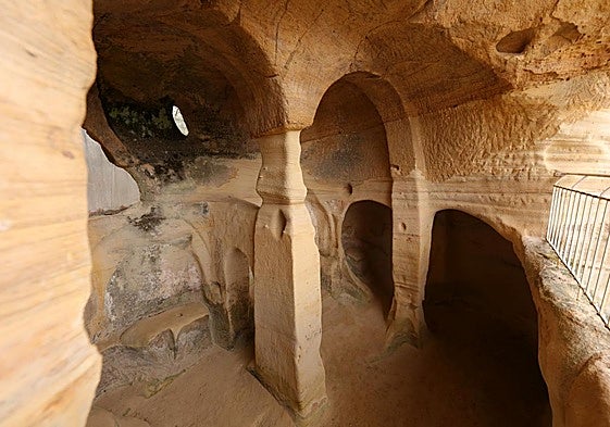 Ermita rupestre de San Miguel o Eremitorio de Presillas.
