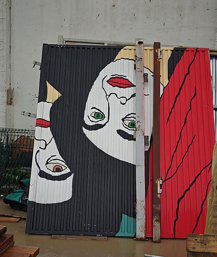 Imagen secundaria 2 - Detalles y pìezas del mural que han sido guardados para el recuerdo.