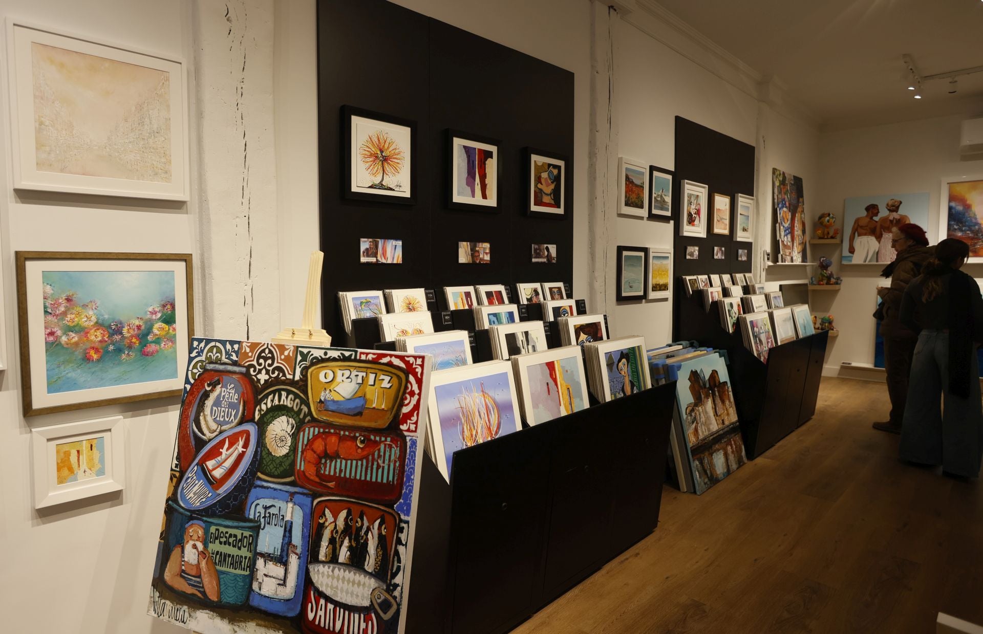 Por amor al arte: un matrimonio abre una tienda en el Casco Viejo con obras originales desde 115 euros