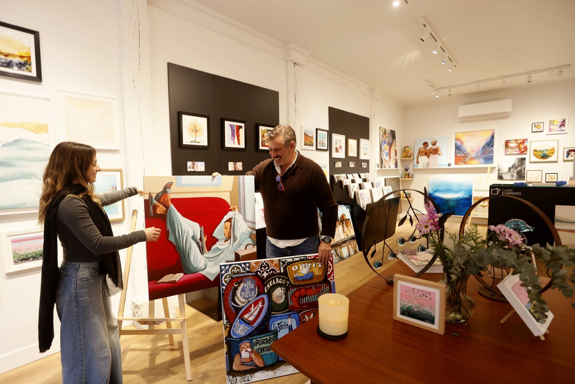 Por amor al arte: un matrimonio abre una tienda en el Casco Viejo con obras originales desde 115 euros