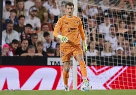 El portero del Valencia que se había quejado por la titularidad de Agirrezabala será multado