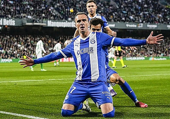 Kike García firmó un hat-trick ante el Betis.