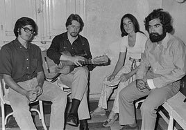 Gorka Knörr, Benito Lertxundi, Lurdes Iriondo eta Xabier Lete, Gasteizen eskainitako ikuskizun batean.