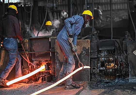 El tamaño de las empresas industriales suele ser mayor al de otros sectores.