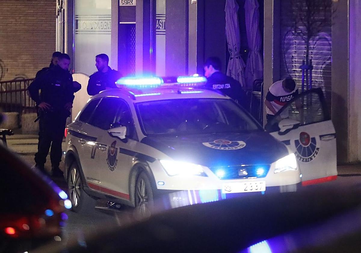 Ertzainas, durante una intervención en Vitoria ajena a esta información.