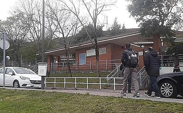 Exterior del colegio Basozelai-Gaztelu de Basauri.