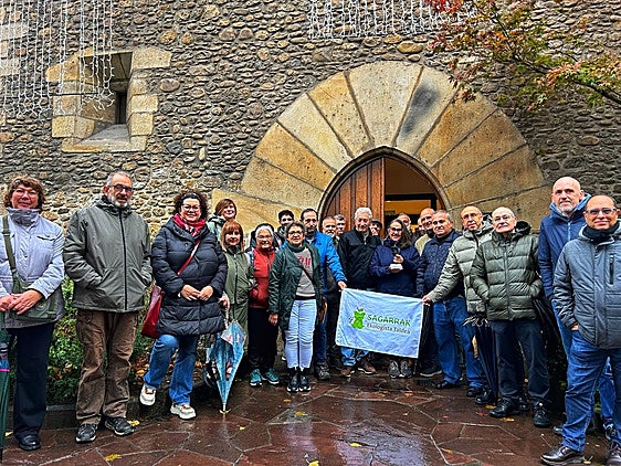 Sagarrak premia a la fundación Lurgaia por su trayectoria