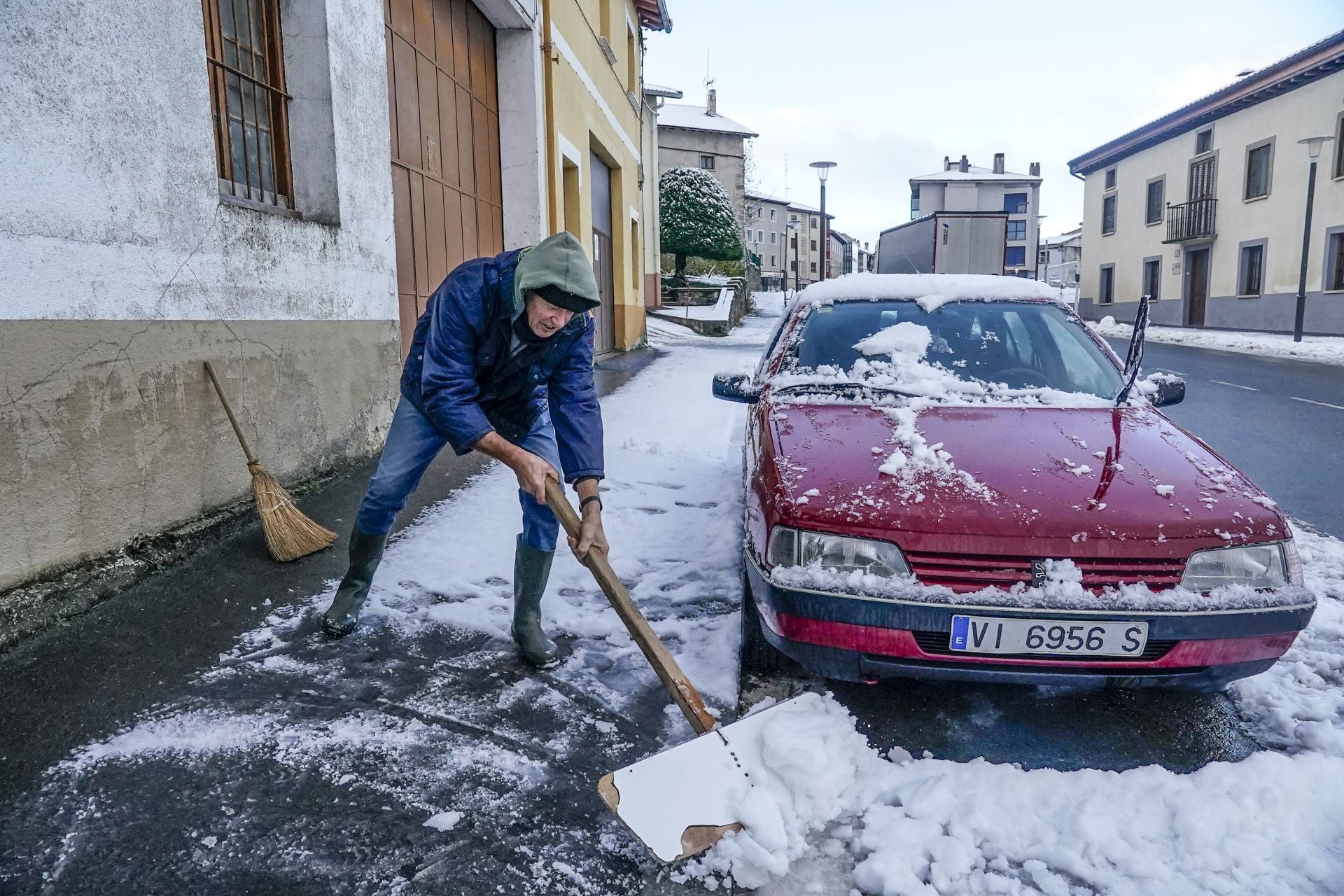 Las imágenes de un día de nieve en Álava