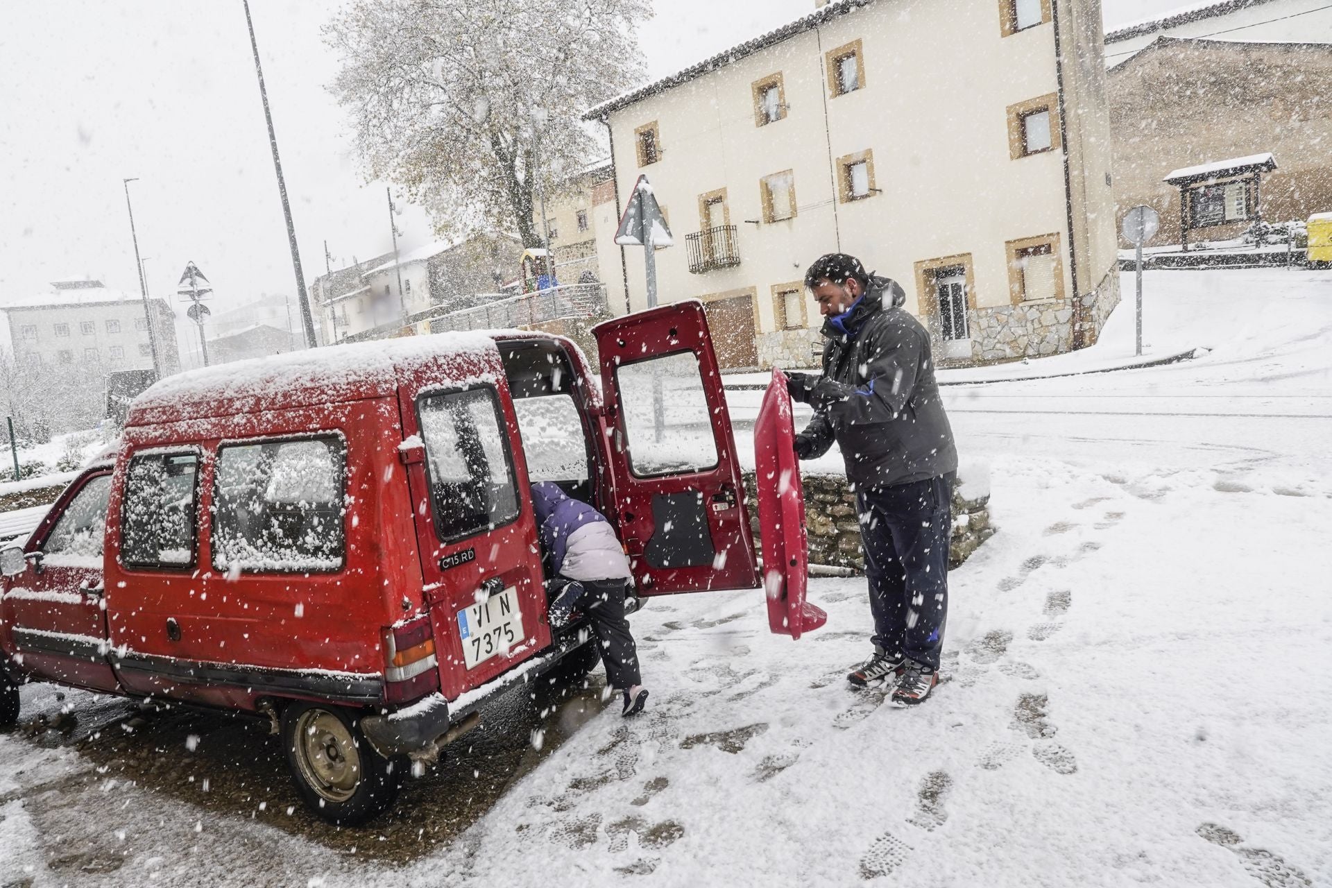 Las imágenes de un día de nieve en Álava