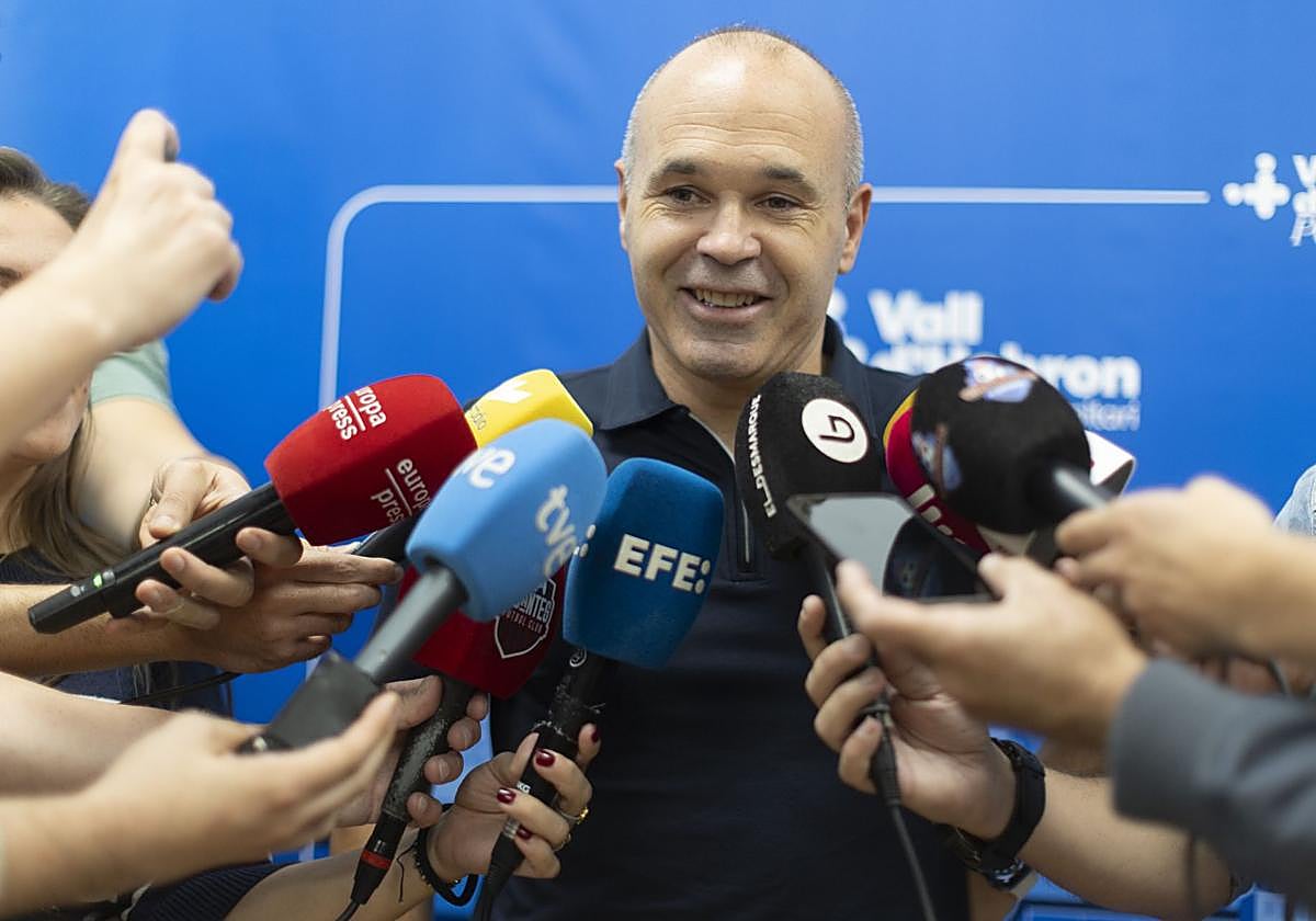 La empresa de Iniesta consigue la licencia del equipo ciclista israelí boicoteado en la Vuelta