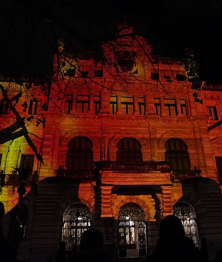 Imagen secundaria 2 - La fachada del Palacio Foral se convierte en un lienzo para proyectar la historia de Bizkaia