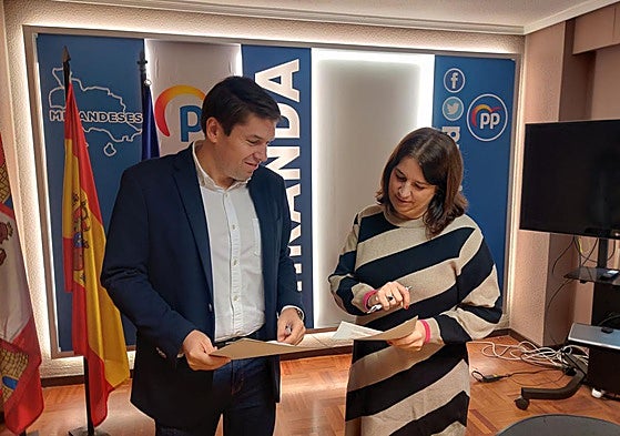 Los concejales del PP, Belén Vélez y Javier Martínez.