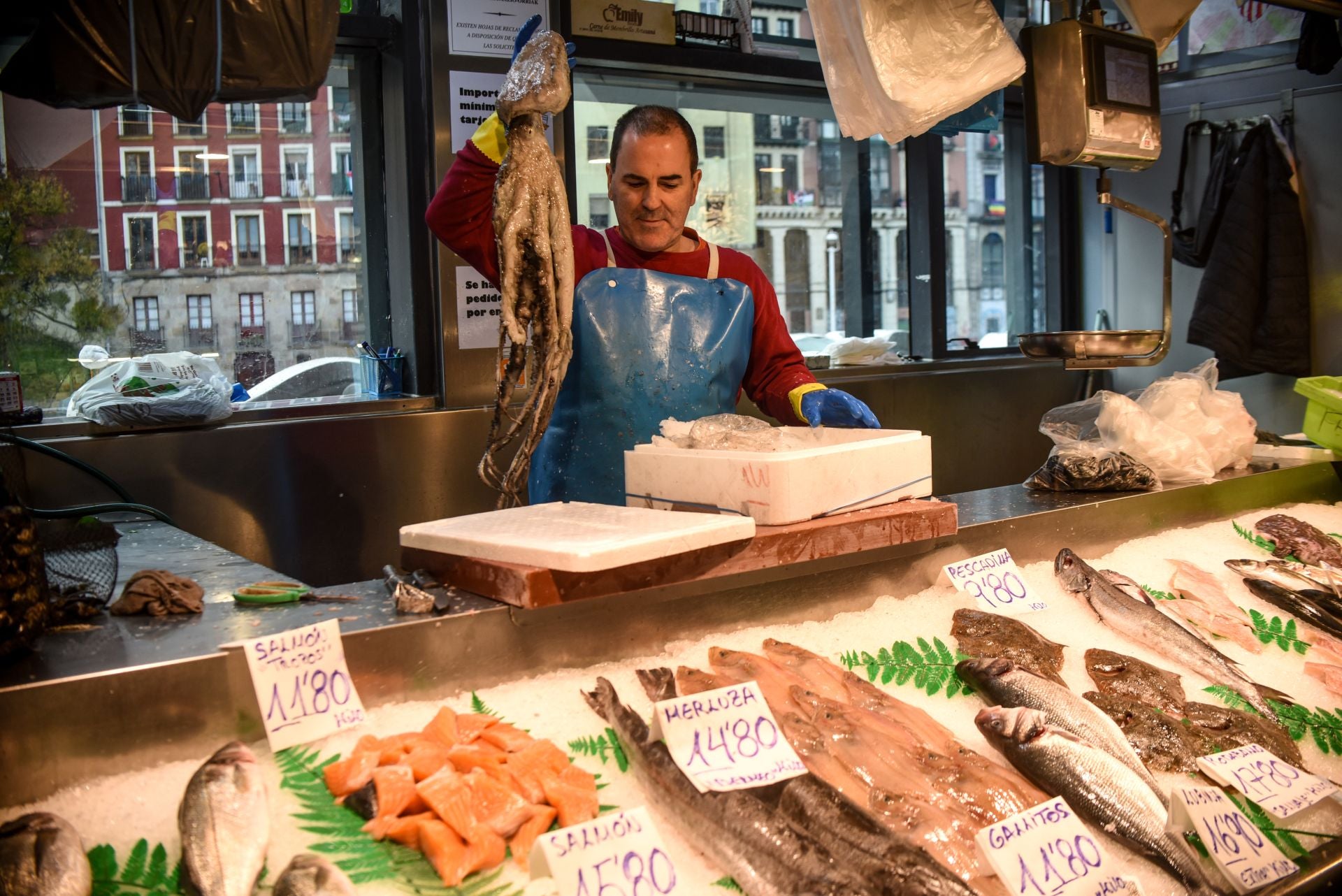 Los comerciantes aconsejan comprar ahora y congelar antes de la subida de precios en diciembre.