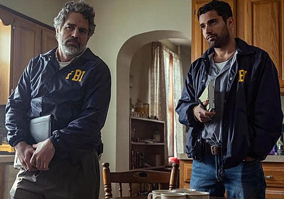 Mark Ruffalo eta Fabien Frankel, telesailaren eszena batean.