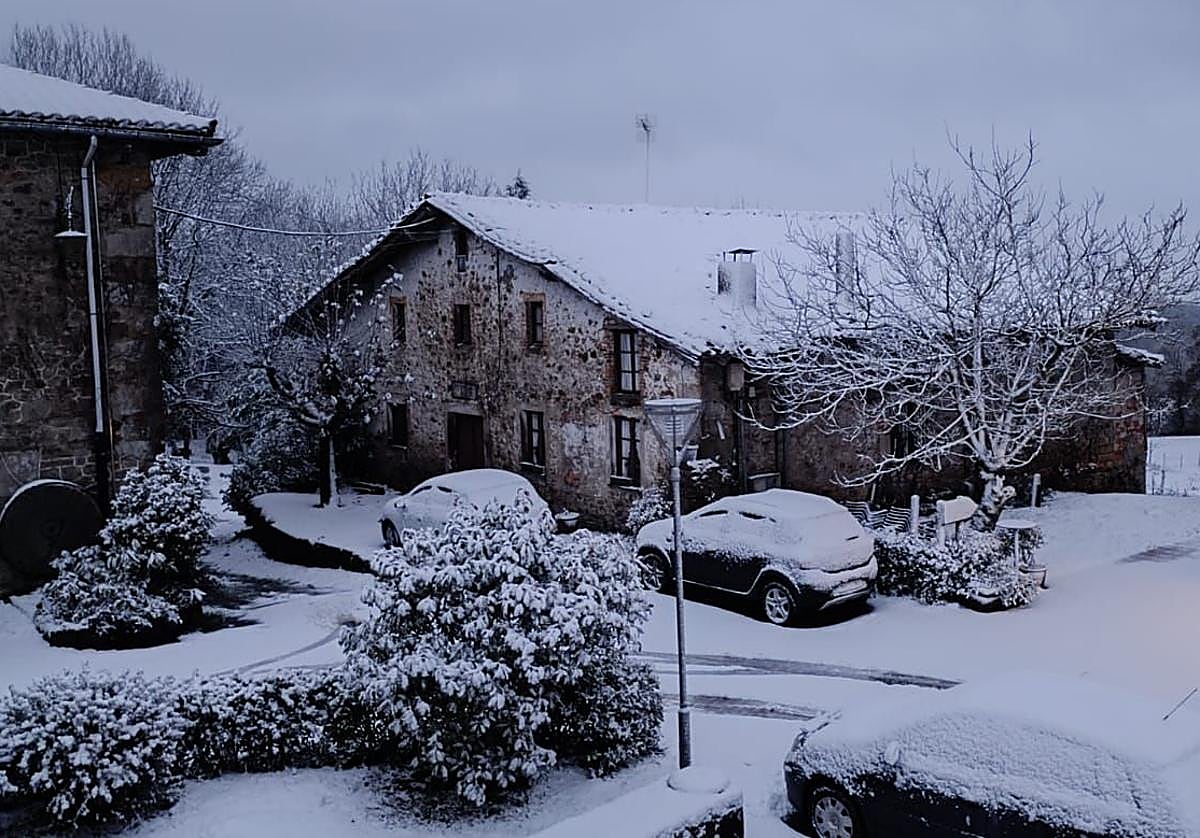 La nieve y el granizo llegan a Bizkaia
