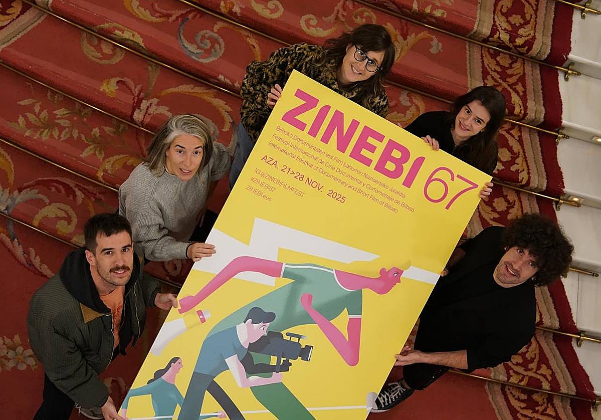 Aitor Gametxo, Zuri Goikoetxea, Ainhoa Andraka, Ainhoa Ordóñez e Iván Miñambres en el Teatro Arriaga.
