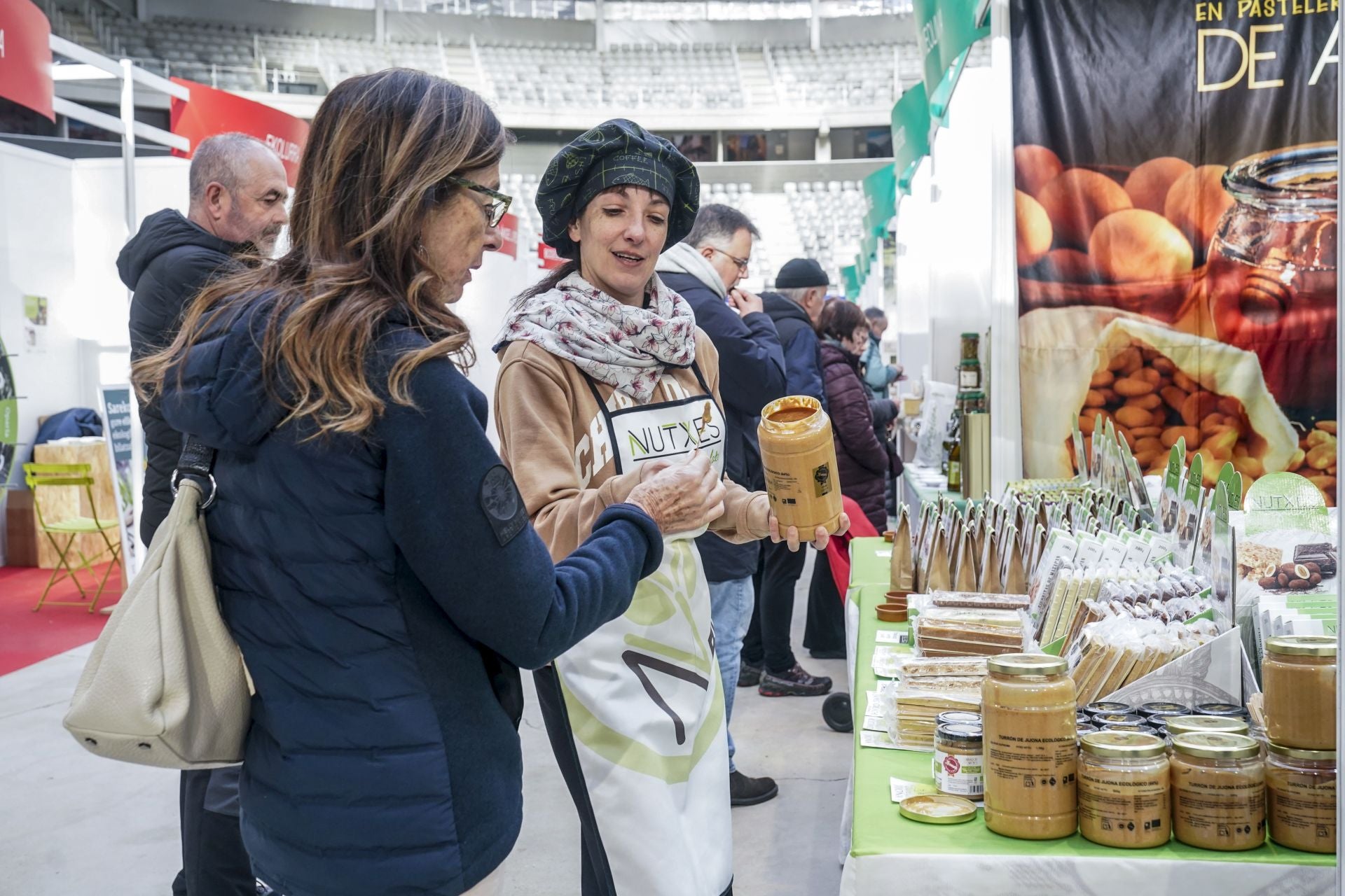 La décima edición de la feria Bioaraba llena el Iradier Arena de productos ecológicos