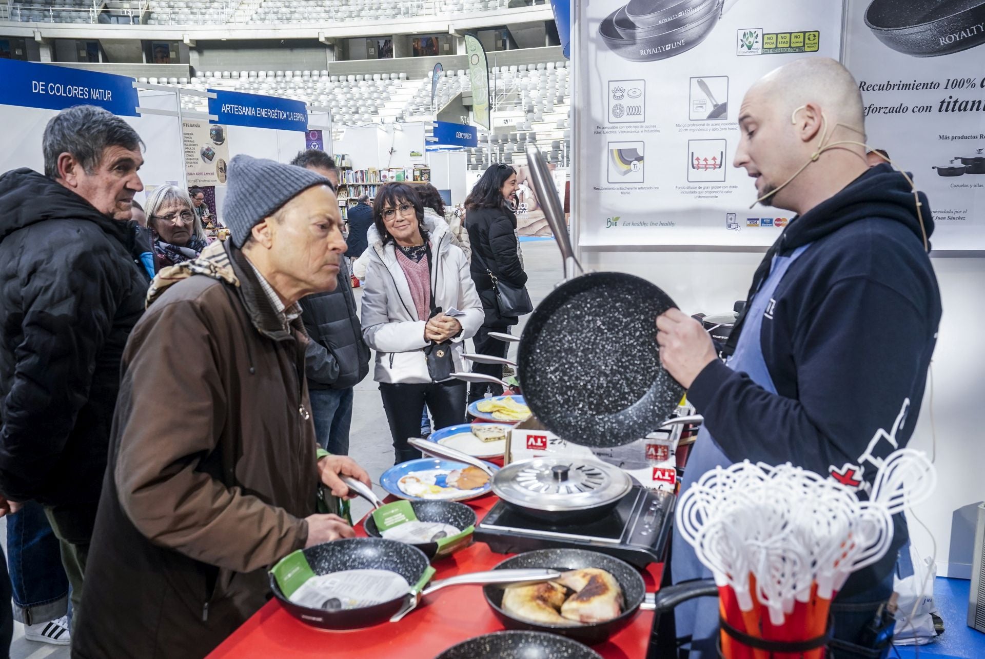 La décima edición de la feria Bioaraba llena el Iradier Arena de productos ecológicos