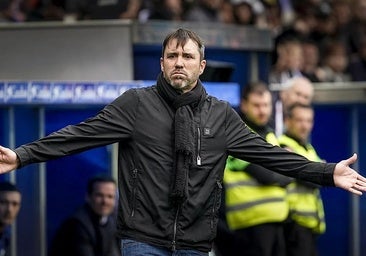 Coudet y Toni Martínez cargan contra el árbitro por la jugada polémica: «En pretemporada nos dicen que las faltitas no se van a pitar»