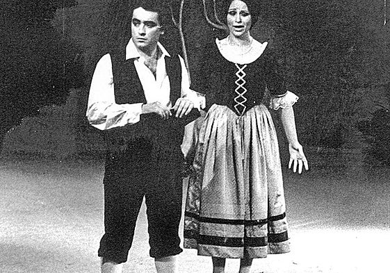 Josep Carreras, el 5 de septiembre de 1977, con la soprano Rosetta Pizzo, en 'L'elisir d'amore'.