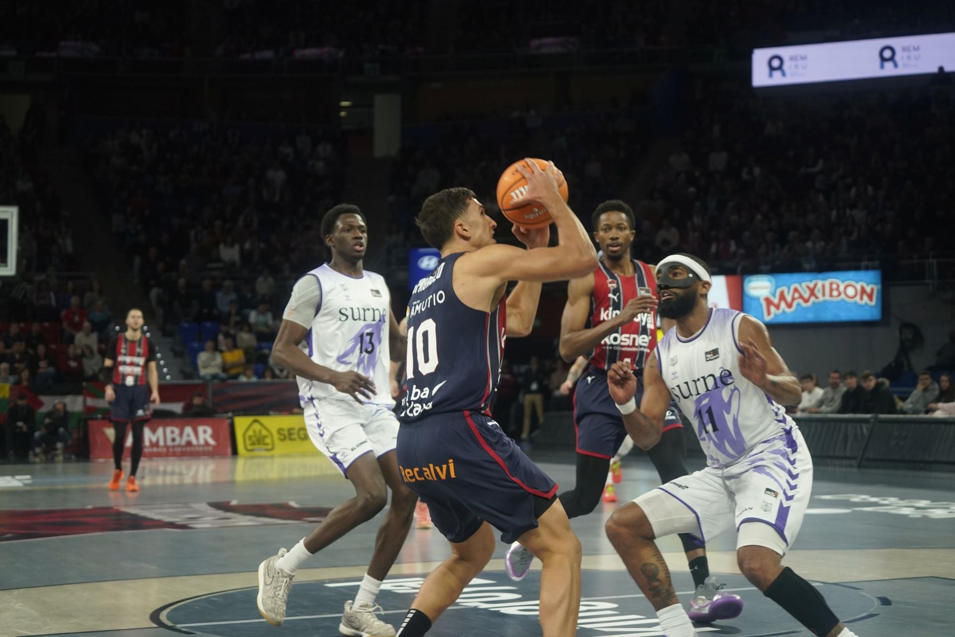 El derbi entre el Baskonia y Surne Bilbao, en fotos