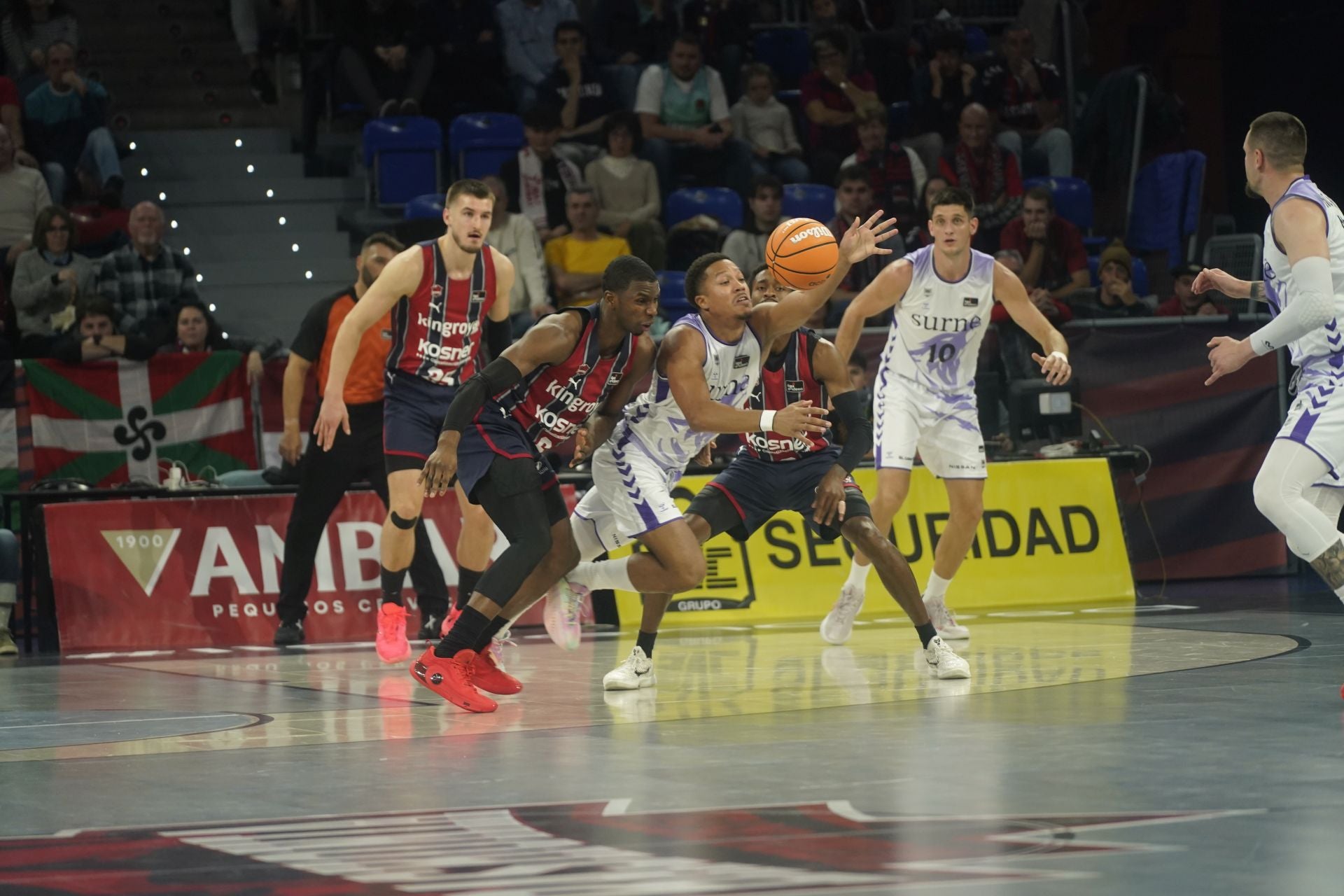 El derbi entre el Baskonia y Surne Bilbao, en fotos