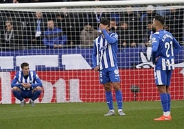 El vestuario del Alavés hace «autocrítica» por el bache