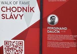Biografía de Daucik en el Paseo de la Fama del Slavia situado en su estadio.